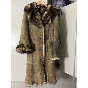Studio Milano genuine fur (Sheepskin-I think)winter women coat. Made in Italy.